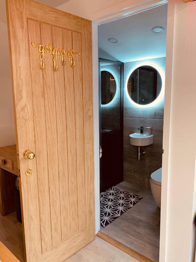 Shine Chalet - Unique & Comfortable Accommodation Редрут Экстерьер фото