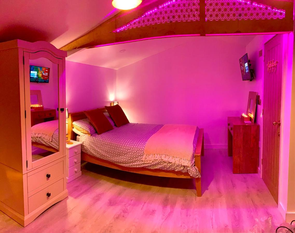 Shine Chalet - Unique & Comfortable Accommodation Редрут Экстерьер фото